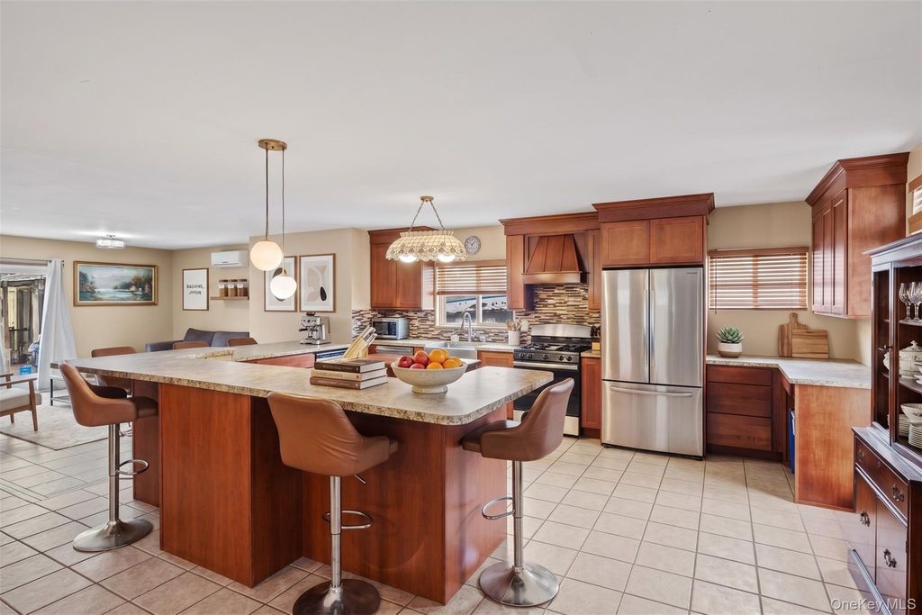 547 Sunnybrook Drive, Oceanside, NY 11572 — photo 2