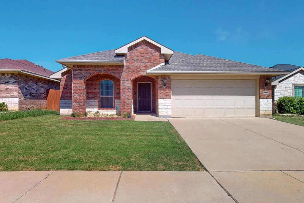 9144 Saint Barts Road, Fort Worth, TX 76123