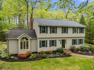 65 Howard St, Paxton, MA 01612