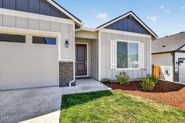 106 Valemont Drive, Eagle Point, OR 97524