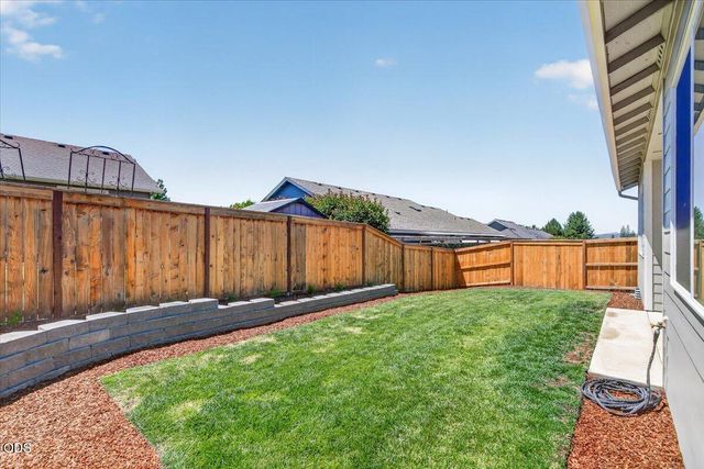106 Valemont Drive, Eagle Point, OR 97524