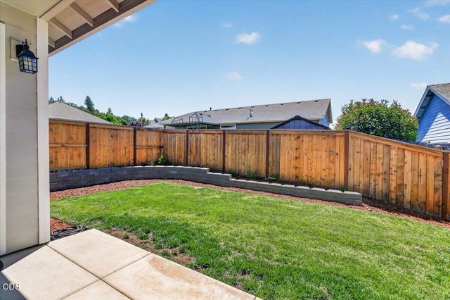 106 Valemont Drive, Eagle Point, OR 97524