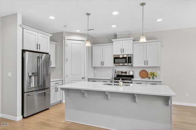 106 Valemont Drive, Eagle Point, OR 97524