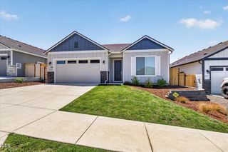 106 Valemont Drive, Eagle Point, OR 97524