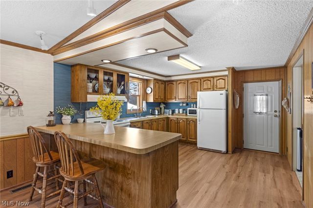 22 Lees Lane, Olmsted Twp, OH 44138