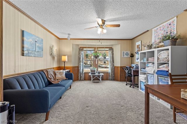 22 Lees Lane, Olmsted Twp, OH 44138