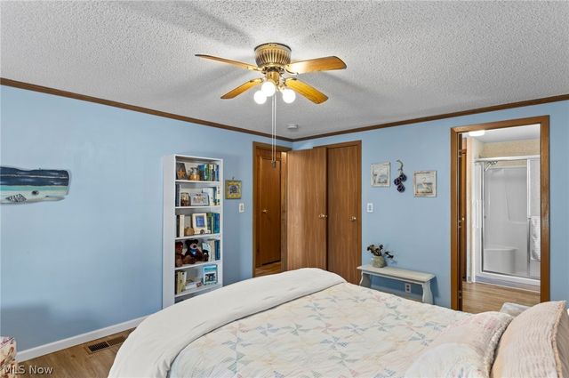 22 Lees Lane, Olmsted Twp, OH 44138