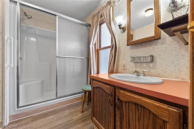 22 Lees Lane, Olmsted Twp, OH 44138