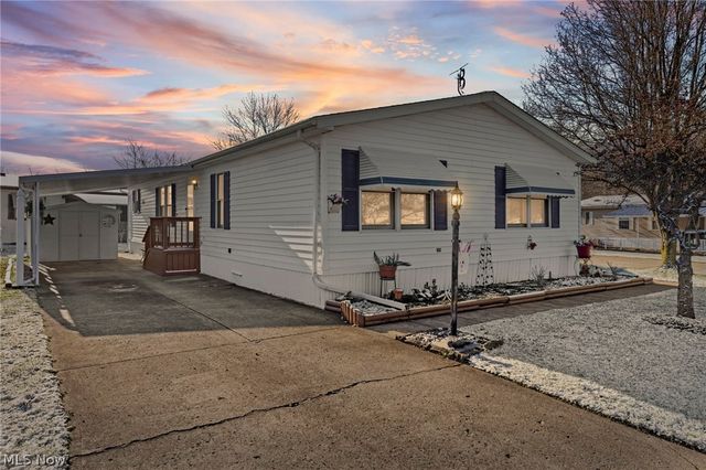 22 Lees Lane, Olmsted Twp, OH 44138