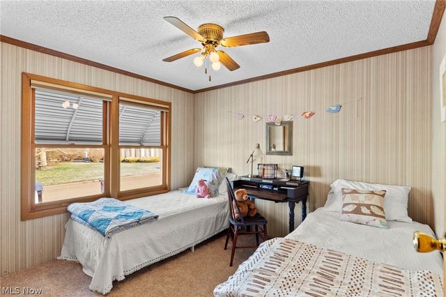 22 Lees Lane, Olmsted Twp, OH 44138