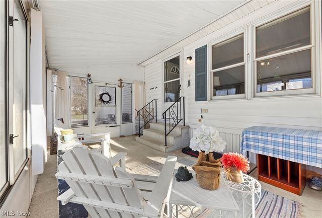 22 Lees Lane, Olmsted Twp, OH 44138