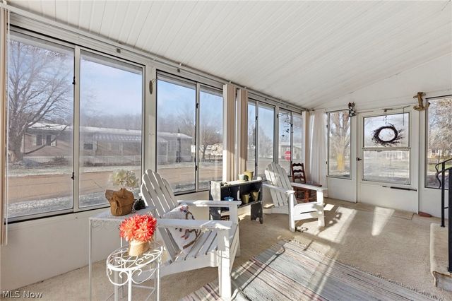 22 Lees Lane, Olmsted Twp, OH 44138