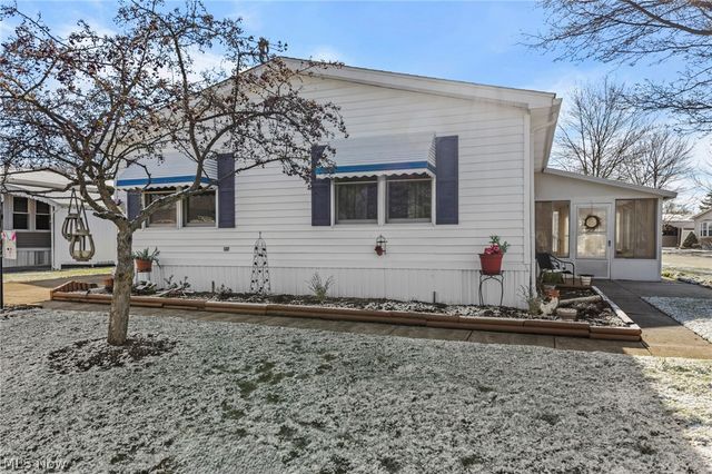 22 Lees Lane, Olmsted Twp, OH 44138