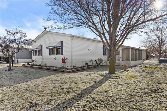 22 Lees Lane, Olmsted Twp, OH 44138