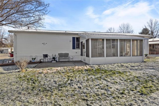 22 Lees Lane, Olmsted Twp, OH 44138