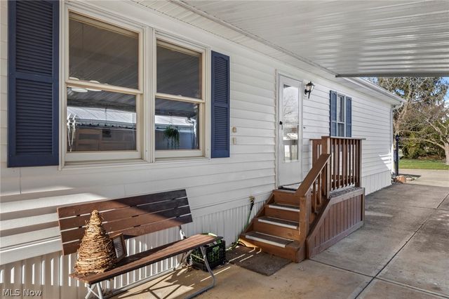 22 Lees Lane, Olmsted Twp, OH 44138