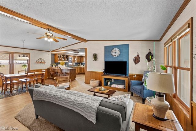 22 Lees Lane, Olmsted Twp, OH 44138