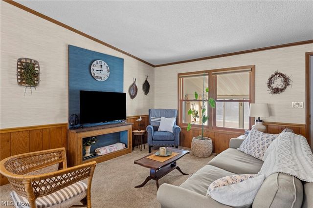 22 Lees Lane, Olmsted Twp, OH 44138