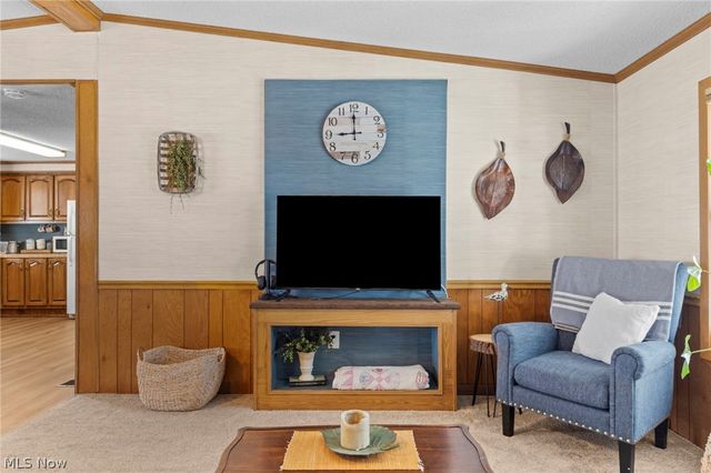 22 Lees Lane, Olmsted Twp, OH 44138