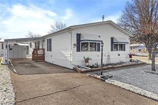 22 Lees Lane, Olmsted Twp, OH 44138