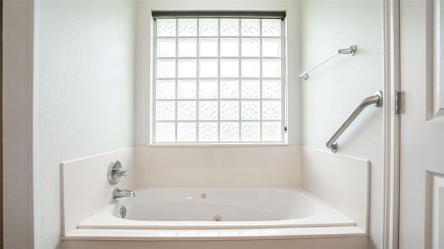 10519 Ravenswood Road, Granbury, TX 76049