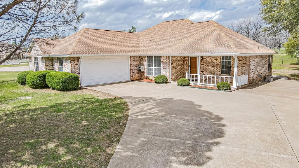 10519 Ravenswood Road, Granbury, TX 76049