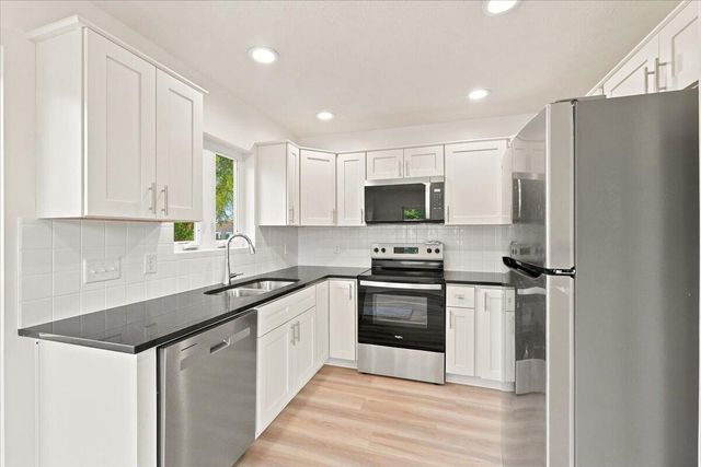 1624 S 11TH Street, Council Bluffs, IA 51501