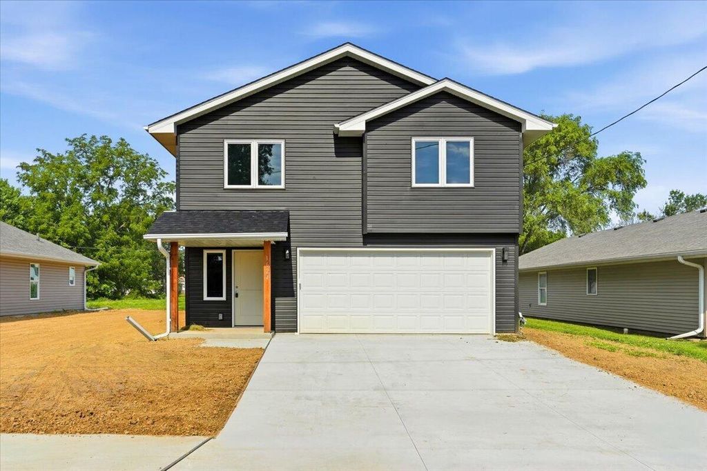 1624 S 11TH Street, Council Bluffs, IA 51501