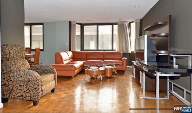 326 Prospect PHJ, Hackensack, NJ 07601