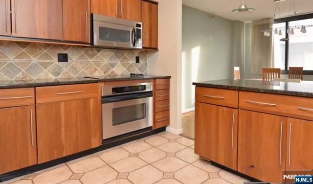 326 Prospect PHJ, Hackensack, NJ 07601