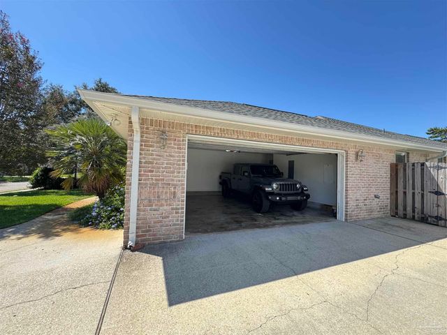 1757 Brooke Beach Dr, Navarre, FL 32566