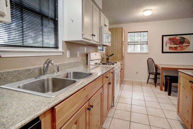 121 Pony Grass LN, Bastrop, TX 78602