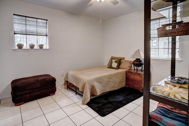 121 Pony Grass LN, Bastrop, TX 78602