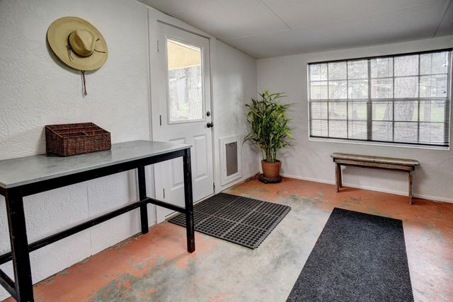 121 Pony Grass LN, Bastrop, TX 78602