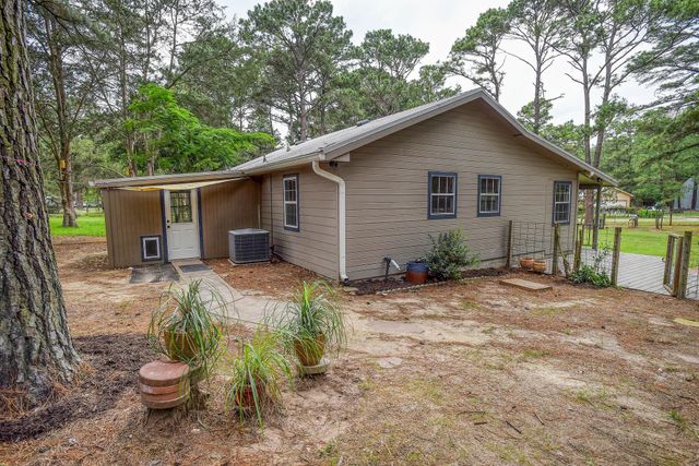 121 Pony Grass LN, Bastrop, TX 78602