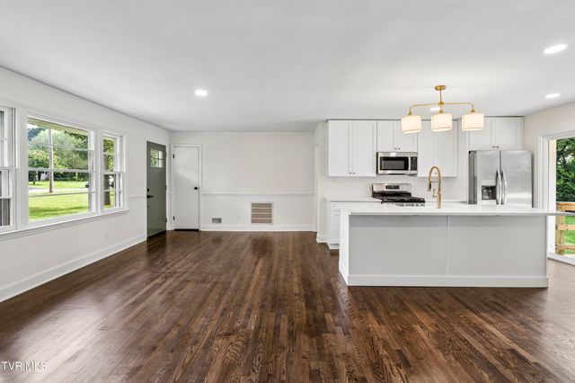 1302 Oxford Place, Johnson City, TN 37601