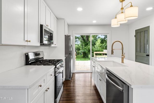 1302 Oxford Place, Johnson City, TN 37601