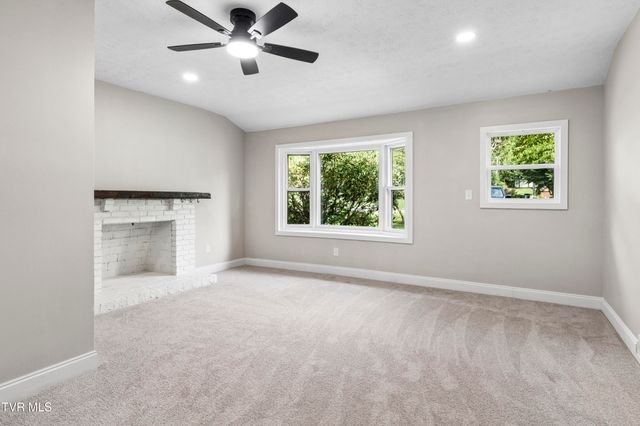 1302 Oxford Place, Johnson City, TN 37601