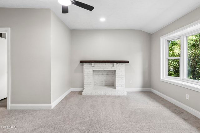 1302 Oxford Place, Johnson City, TN 37601