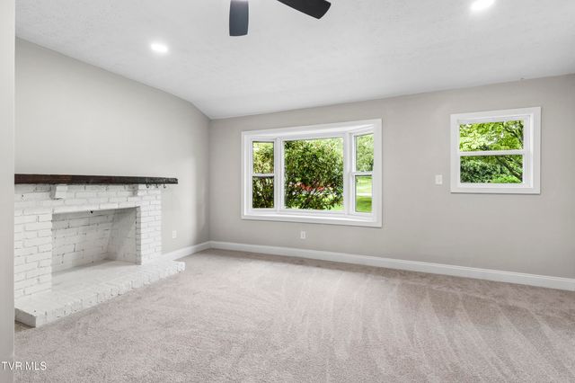 1302 Oxford Place, Johnson City, TN 37601