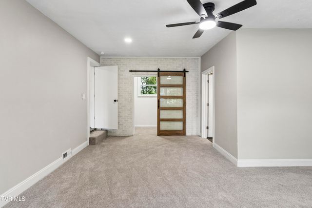1302 Oxford Place, Johnson City, TN 37601