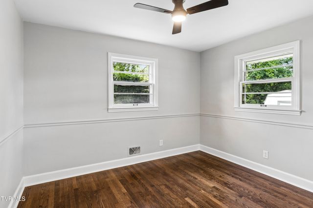 1302 Oxford Place, Johnson City, TN 37601