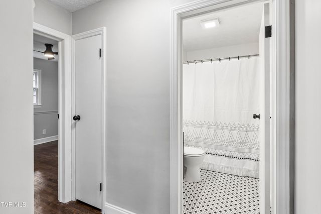 1302 Oxford Place, Johnson City, TN 37601