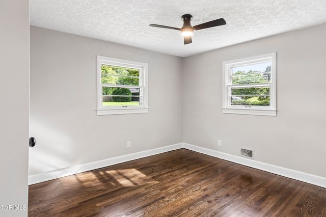1302 Oxford Place, Johnson City, TN 37601