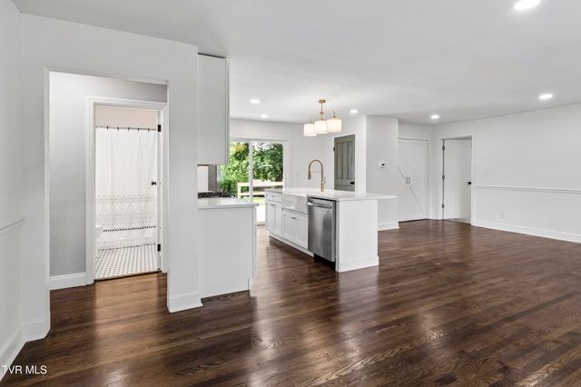 1302 Oxford Place, Johnson City, TN 37601
