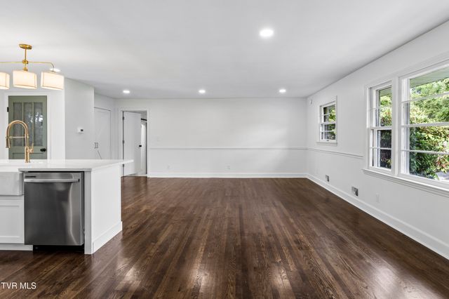 1302 Oxford Place, Johnson City, TN 37601