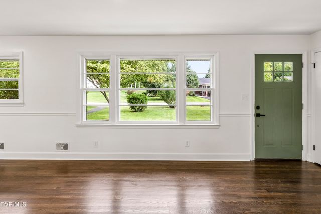 1302 Oxford Place, Johnson City, TN 37601