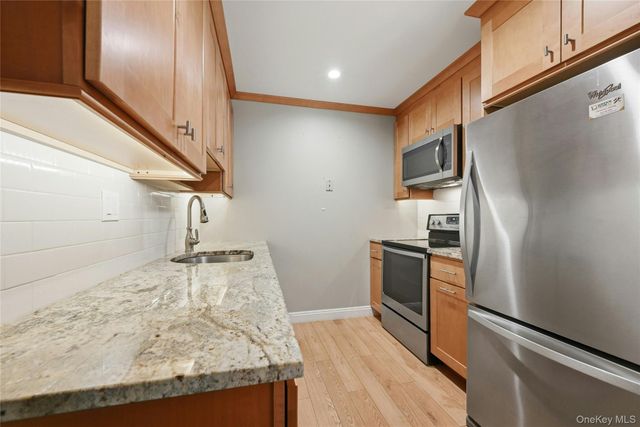 133 Eastbourne Court F, Ridge, NY 11961