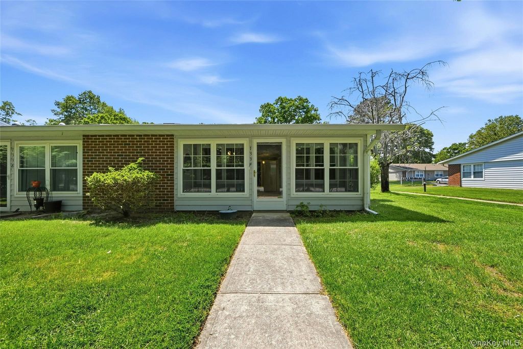 133 Eastbourne Court F, Ridge, NY 11961