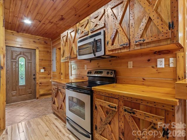 439 Upper Pig Pen Road, Green Mountain, NC 28740
